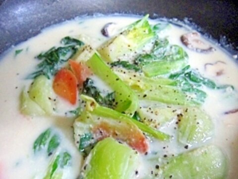 フライパンで　簡単ヘルシー青梗菜の豆乳スープ